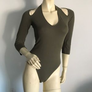 🎉HP🎉Army green cutout bodysuit Genny